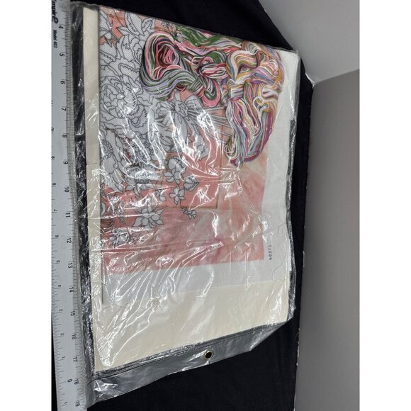 Bucilla Spring Encore Stitchery Kit 40371 14x17" VTG Sealed - Picture 5 of 5